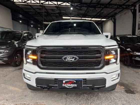 FORD F-150 5.0 V8 GASOLINA CD LARIAT BLACK FX4 AUTOMÁTICO